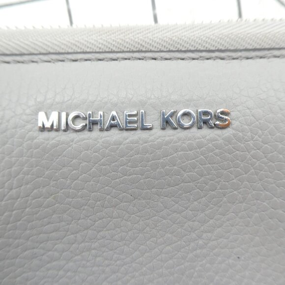 Michael Kors Large Pebbled Leather Smartphone Wristlet - Gray - Picture 4 of 11